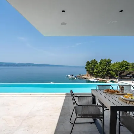 Villa Seafront Kiara With 5 En-suite Bedrooms In *