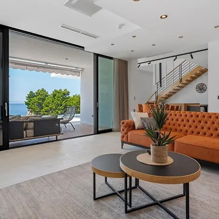 Seafront Kiara With 5 En-suite Bedrooms In