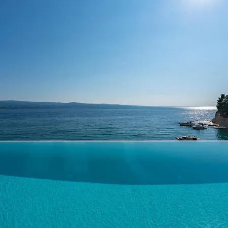 Villa Seafront Kiara With 5 En-suite Bedrooms In