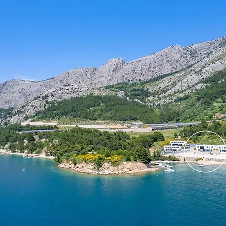 Seafront Kiara With 5 En-suite Bedrooms In אומיס