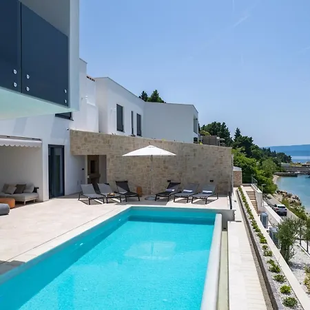 Seafront Kiara With 5 En-suite Bedrooms In Omis