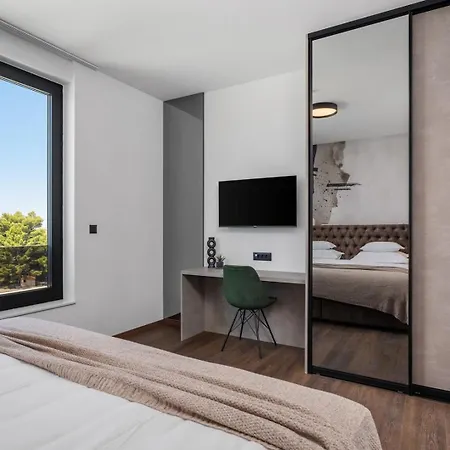 וילה Seafront Kiara With 5 En-suite Bedrooms In אומיס