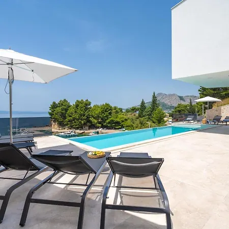 Seafront Kiara With 5 En-suite Bedrooms In * אומיס