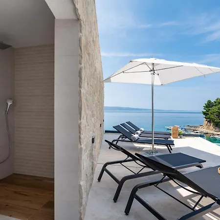 Seafront Kiara With 5 En-suite Bedrooms In