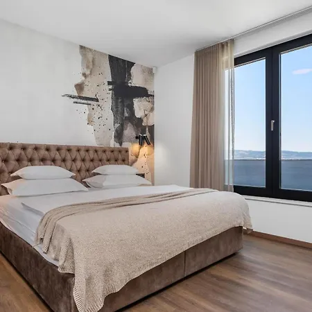 Seafront Kiara With 5 En-suite Bedrooms In * אומיס