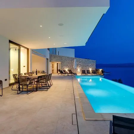 Seafront Kiara With 5 En-suite Bedrooms In * Omis